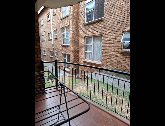 2 BEDROOM TOWNHOUSE FOR SALE IN HALFWAY HOUSE
